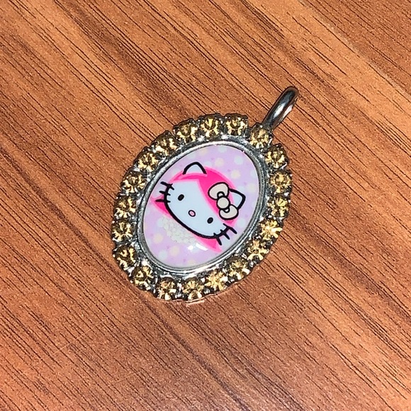 Tarina Tarantino x Hello Kitty Pink Head Pendant - Picture 1 of 5